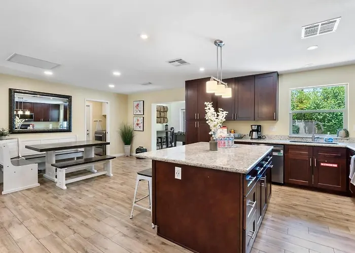 Holiday home 3bd Oasis & Pool *